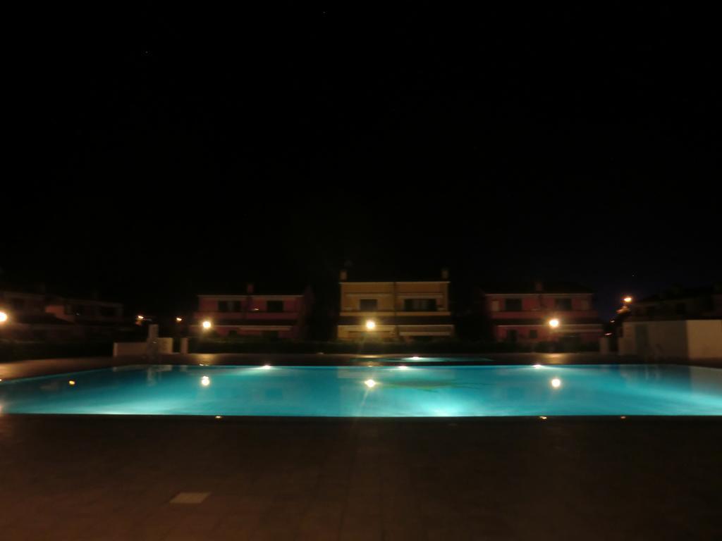 Residence Villaggio Dei Fiori Con Piscina E Posto Spiaggia Incluso Caorle Habitación foto