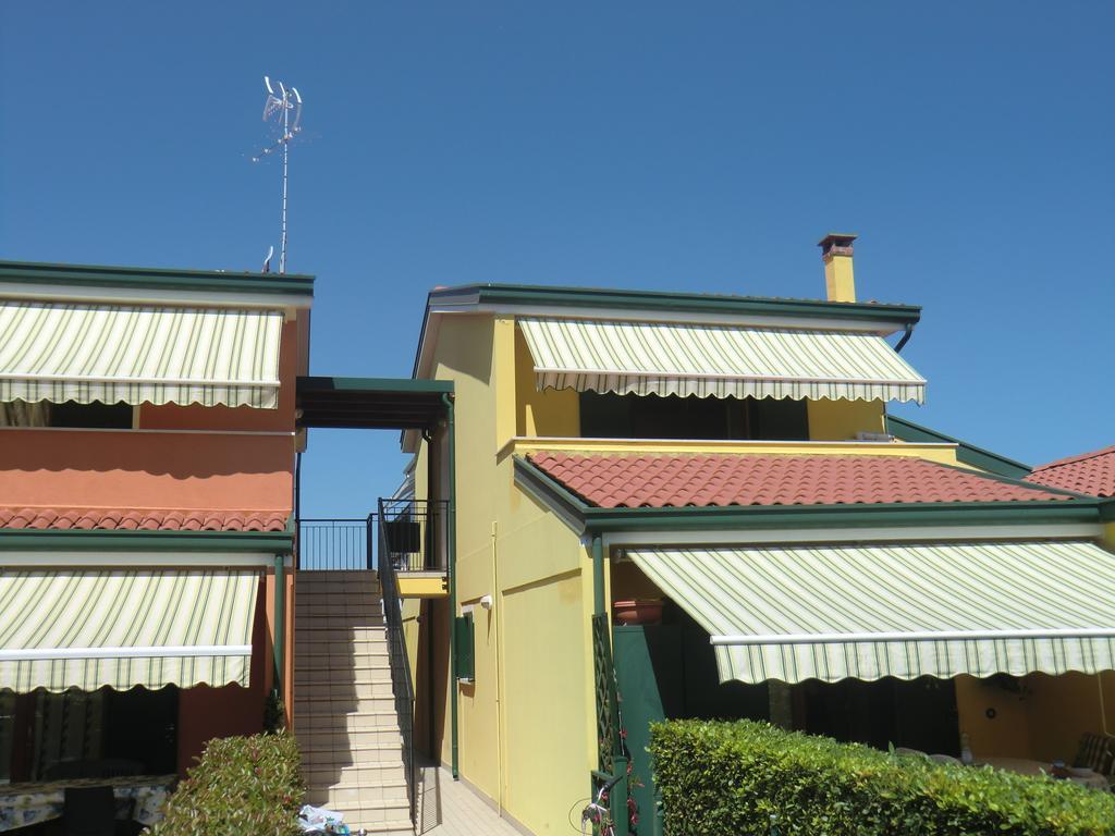 Residence Villaggio Dei Fiori Con Piscina E Posto Spiaggia Incluso Caorle Habitación foto