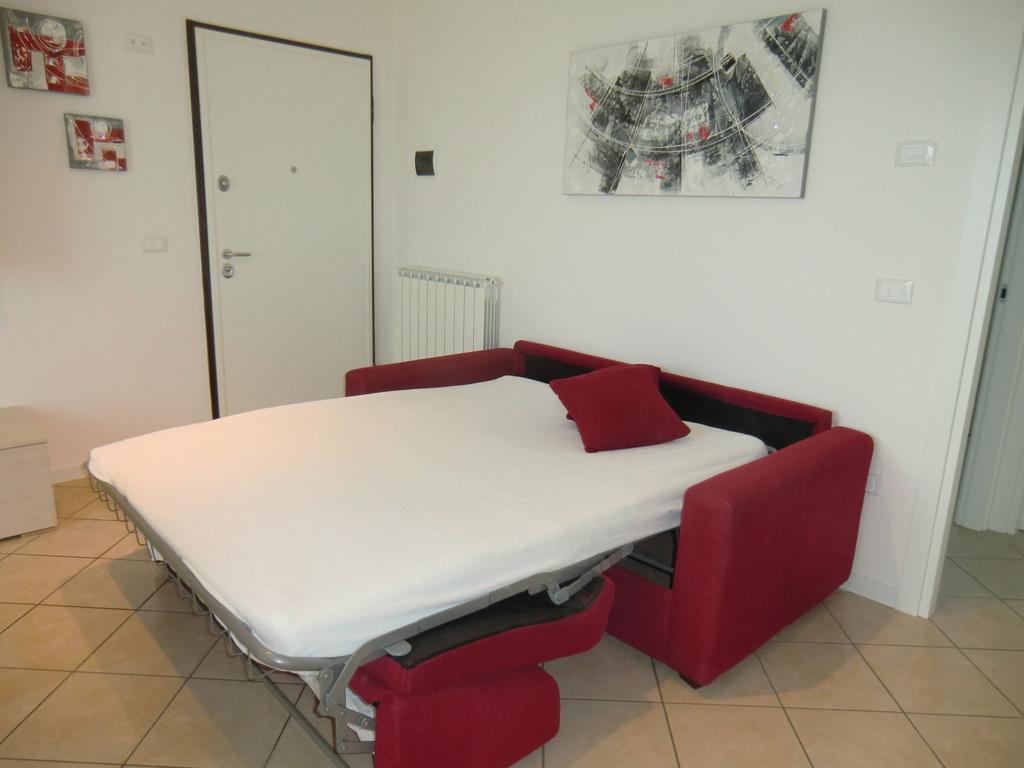 Residence Villaggio Dei Fiori Con Piscina E Posto Spiaggia Incluso Caorle Habitación foto