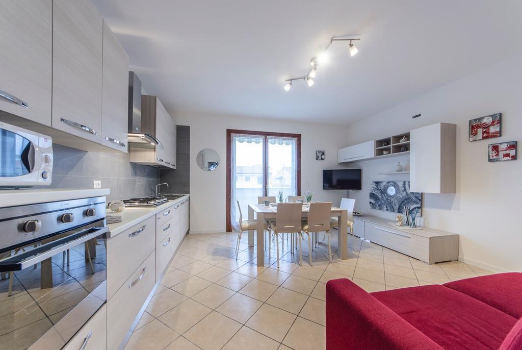 Residence Villaggio Dei Fiori Con Piscina E Posto Spiaggia Incluso Caorle Habitación foto